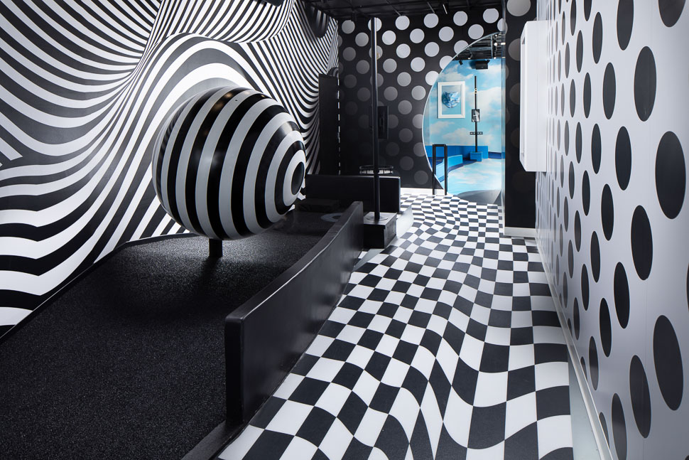 Puttery Dallas indoor mini golf course with black-and-white optical design and immersive putting lane